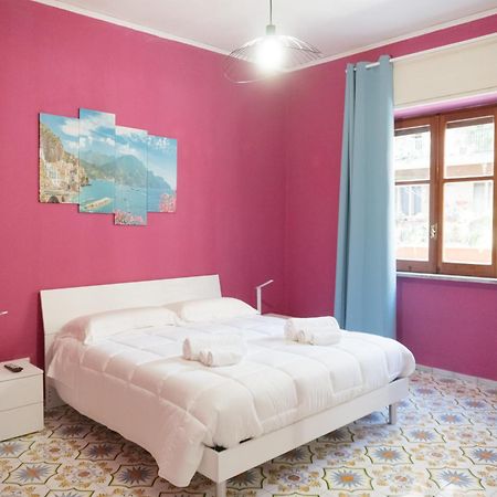 Domus Aurea Relax Room Salerno Eksteriør billede