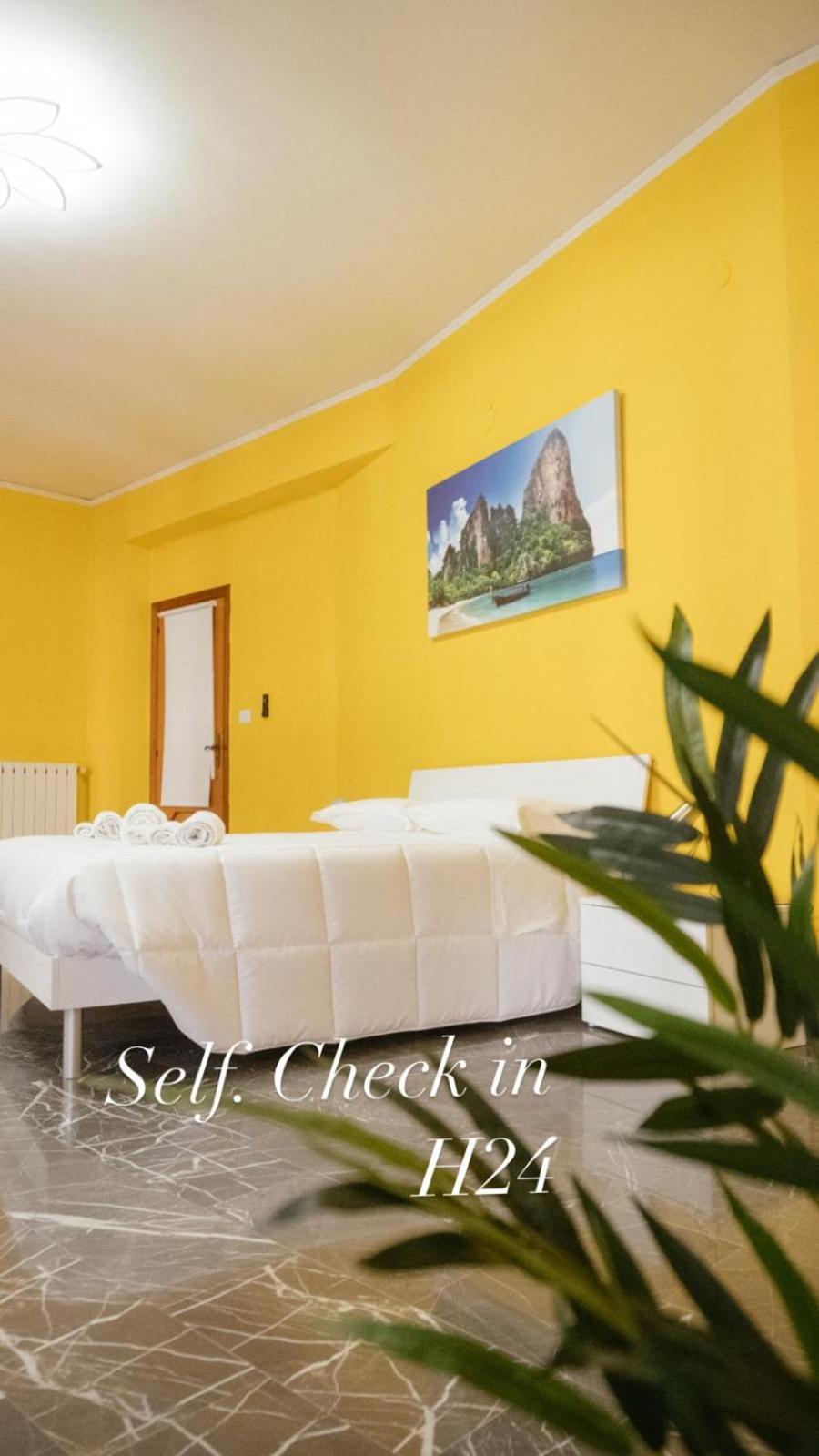 Domus Aurea Relax Room Salerno Eksteriør billede