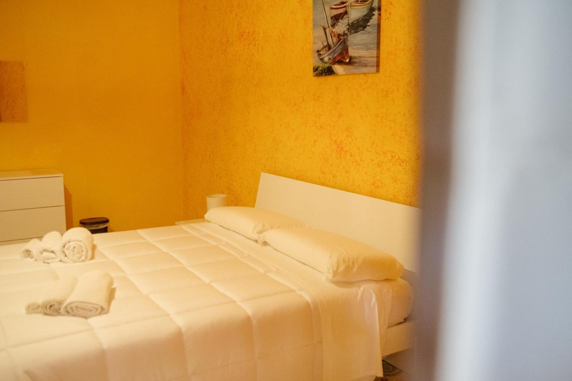 Domus Aurea Relax Room Salerno Eksteriør billede