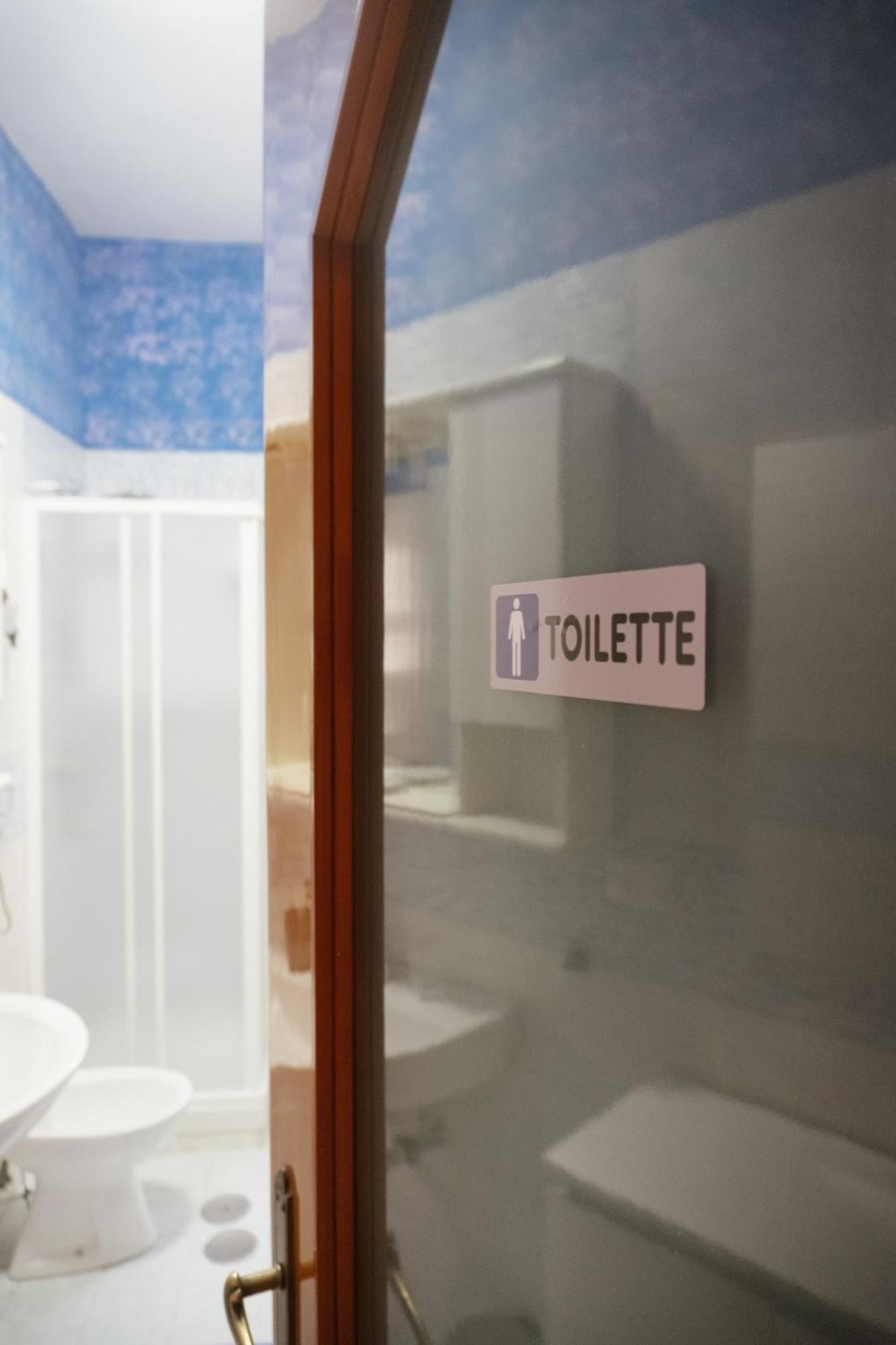 Domus Aurea Relax Room Salerno Eksteriør billede